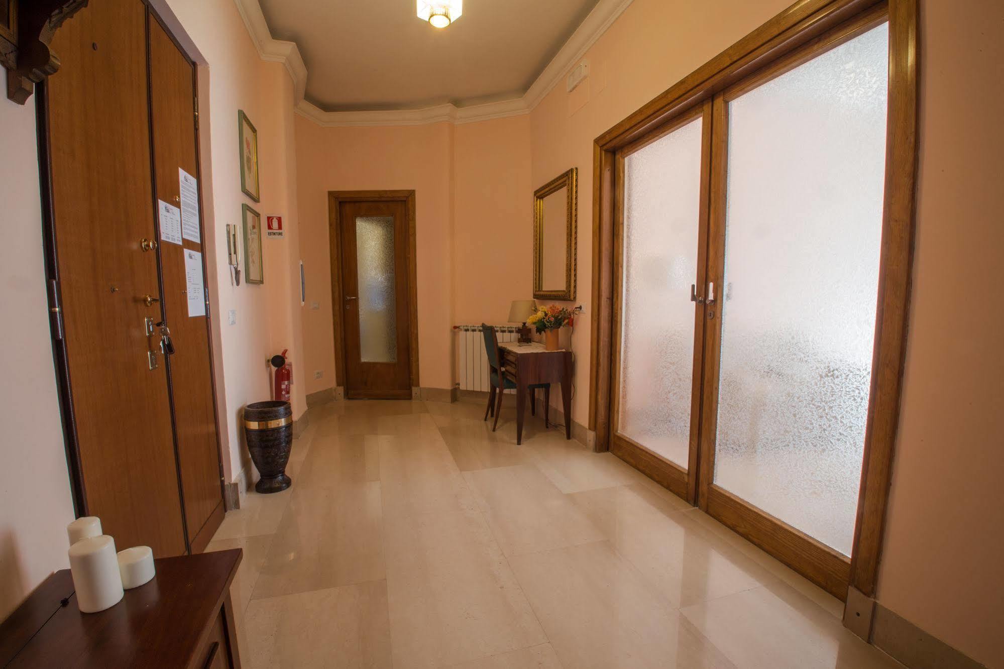 ホテル Desiderio Di Roma エクステリア 写真